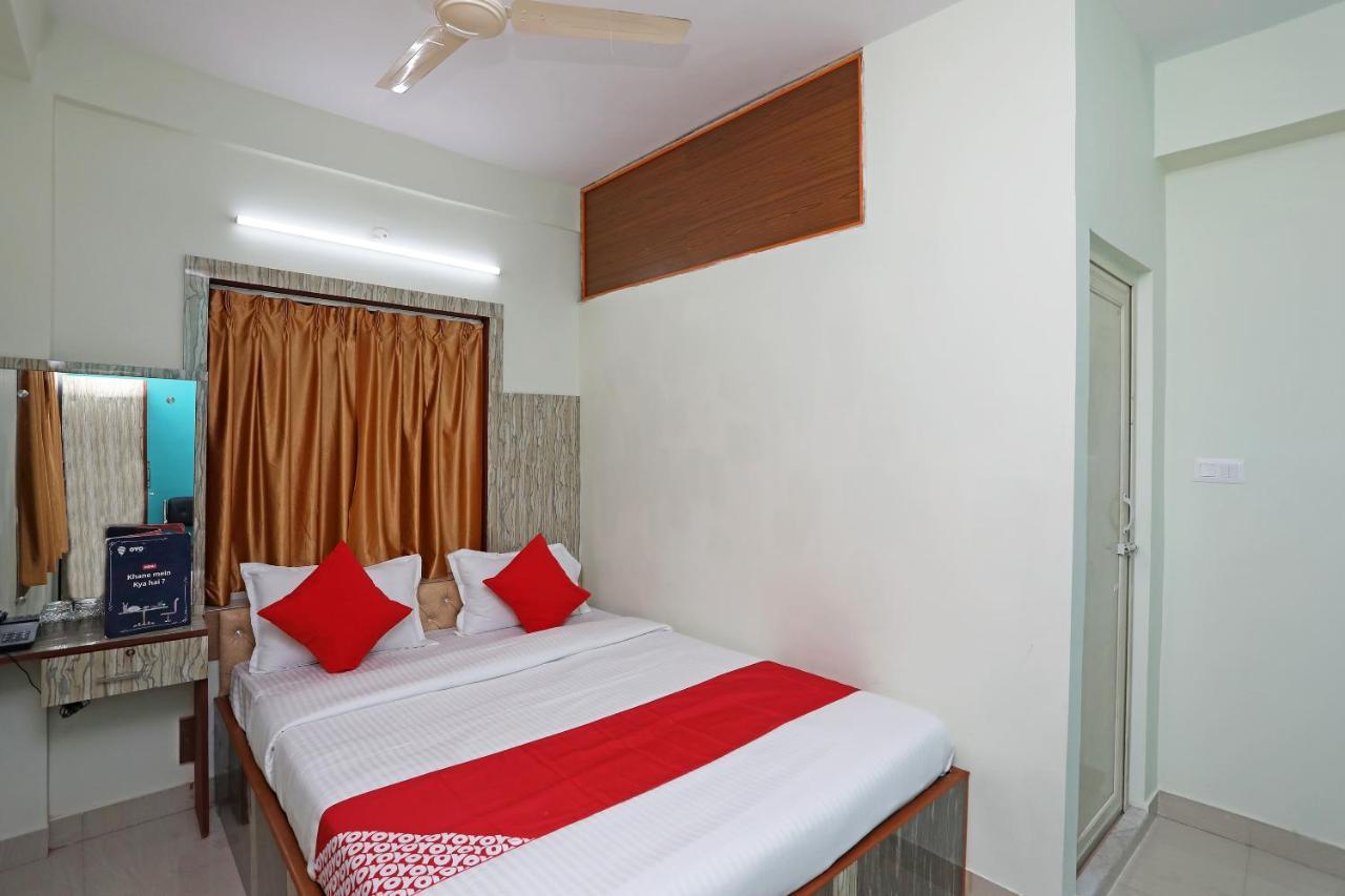 Oyo 17187 Urban Casa Hotel Колката Екстериор снимка